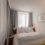 البوتيكية *